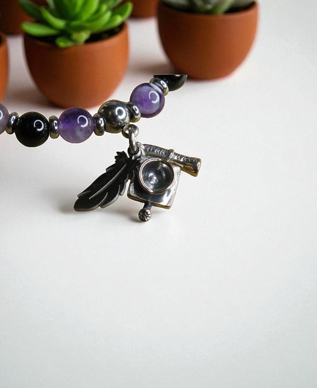 Bomboniera di Laurea: Eleganza Personalizzata con Bracciale e Scatolina - Lei - immagine 2