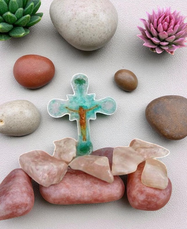 Crocifisso con Quarzo Rosa e Avventurina : Eleganza e Spiritualità per la Tua Casa