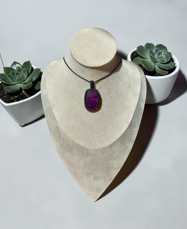Ciondolo Artigianale in Macramè con Ametista : Eleganza viola e Crescita Spirituale - immagine 2