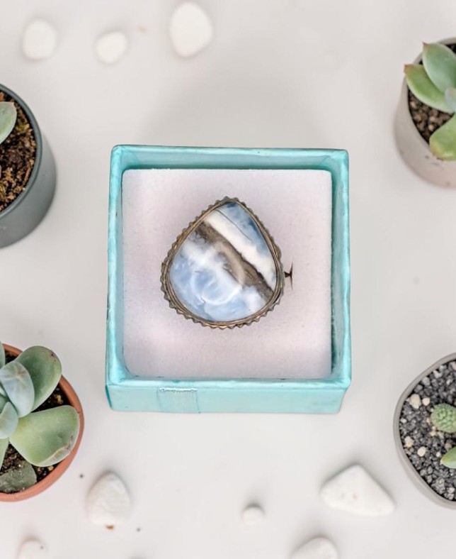 Anello Collezione Vintage con Opale Blu – Luce dei Mari