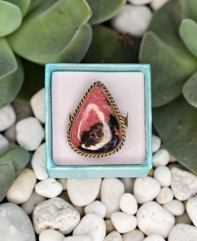 Anello Collezione Vintage con Rodonite – Il Cuore della Terra