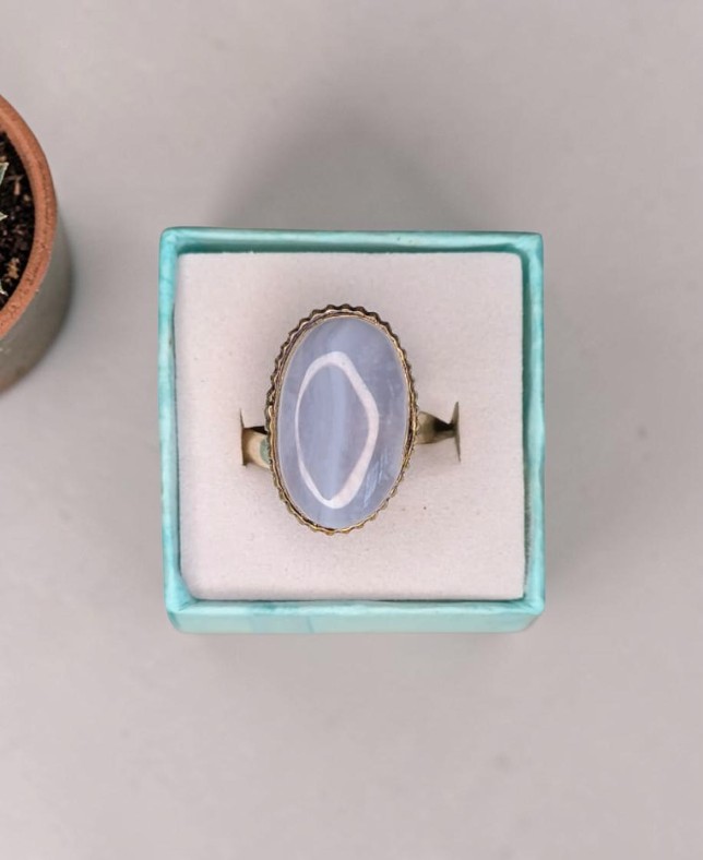Anello Modello Vintage con Agata Blu – Serenità Infinita