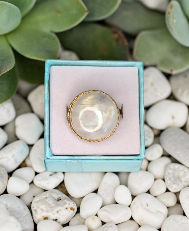 Anello Collezione Vintage con Labradorite Bianca – Riflessi di Luce
