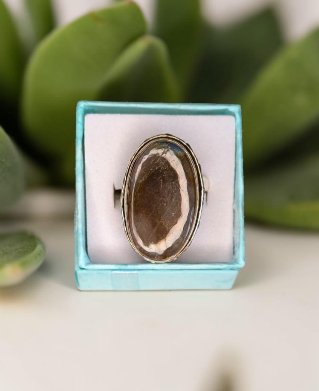 Anello Modello Vintage con Labradorite – Spettacolo di Luci