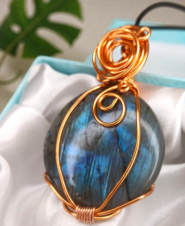 Medaglione in Labradorite – Protezione e Intuizione - immagine 3