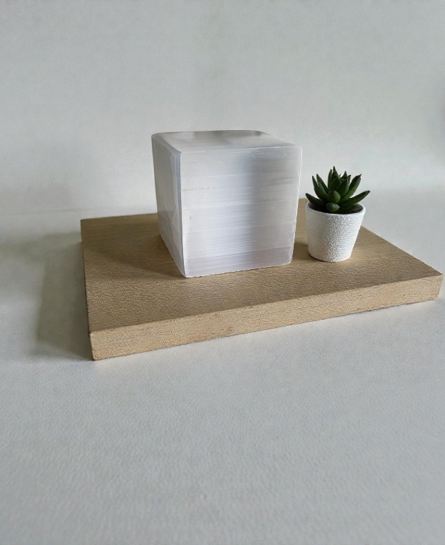 Cubo di Selenite – Purificazione dei Cristalli e Stabilità Energetica