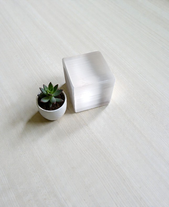 Cubo di Selenite – Purificazione dei Cristalli e Stabilità Energetica - immagine 4