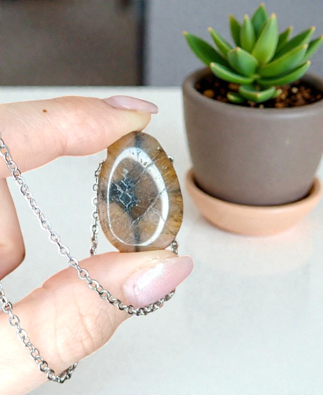 Chiastolite: Lo Scudo Spirituale e la Croce di Luce - immagine 4