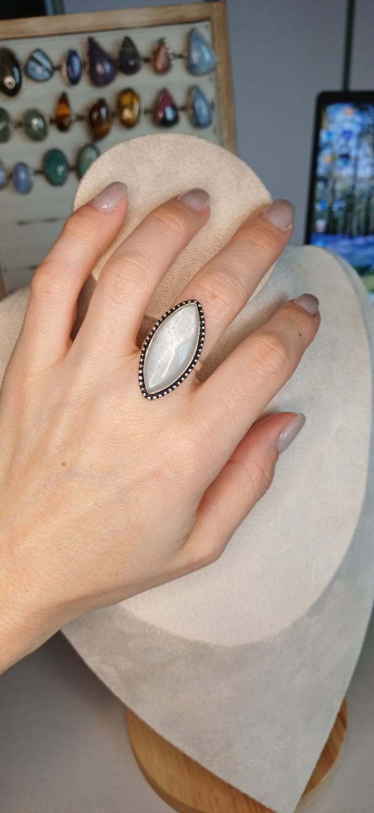 Anello Modello Vintage con Pietra di Luna – Fascino Lunare - immagine 2