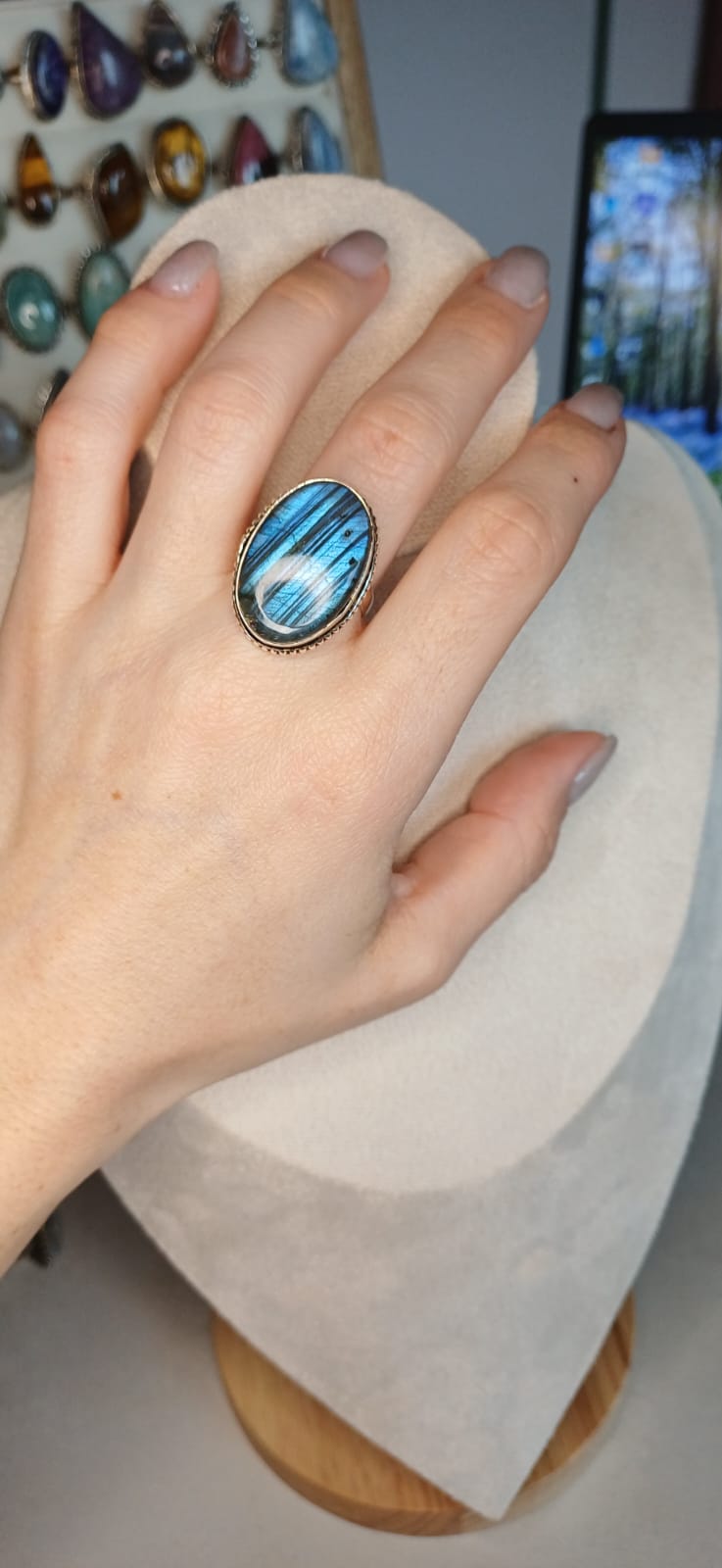 Anello Modello Vintage con Labradorite – Spettacolo di Luci - immagine 2
