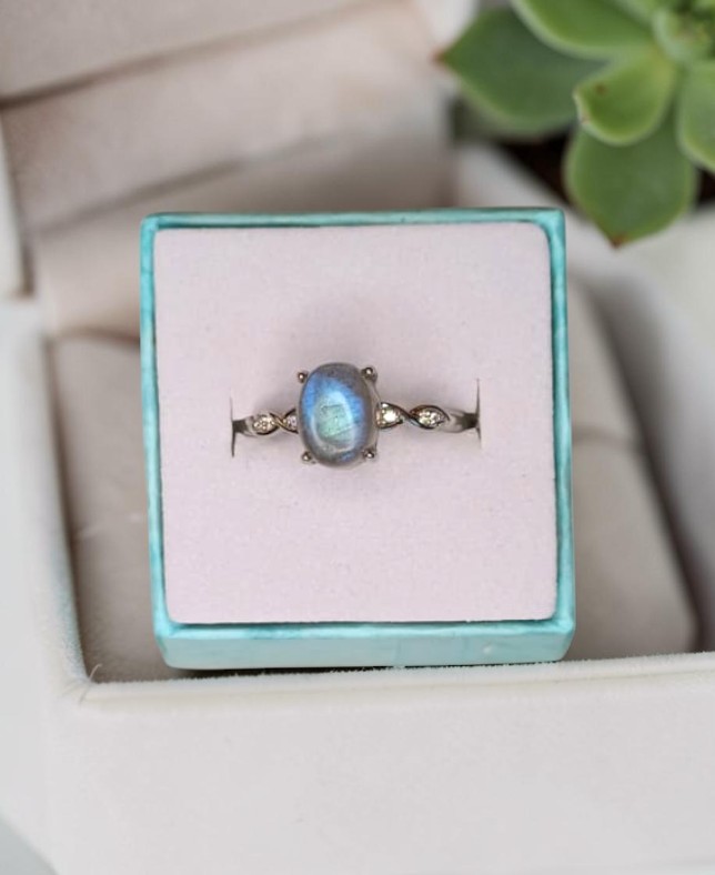 Anello Royal – Labradorite Naturale | Scudo di Protezione e Magia Interiore