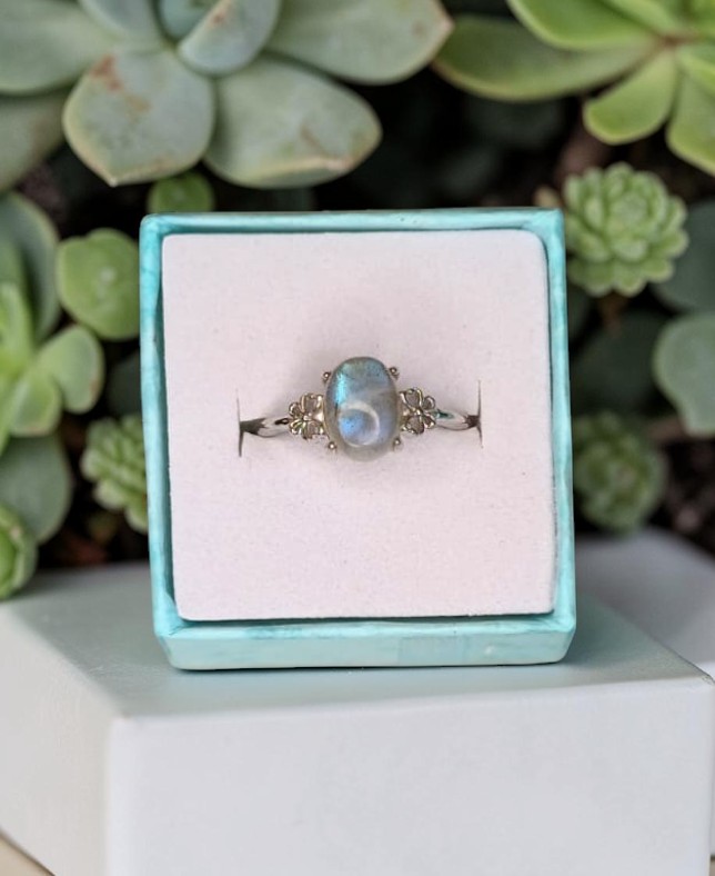 Anello Royal – Labradorite Naturale | Scudo di Protezione e Magia Interiore