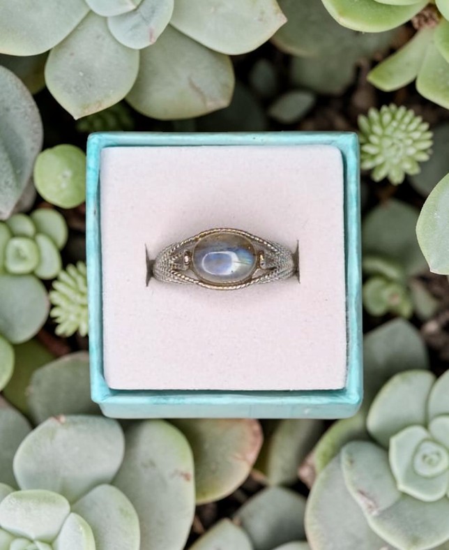 Anello Royal – Labradorite Naturale | Scudo di Protezione e Magia Interiore