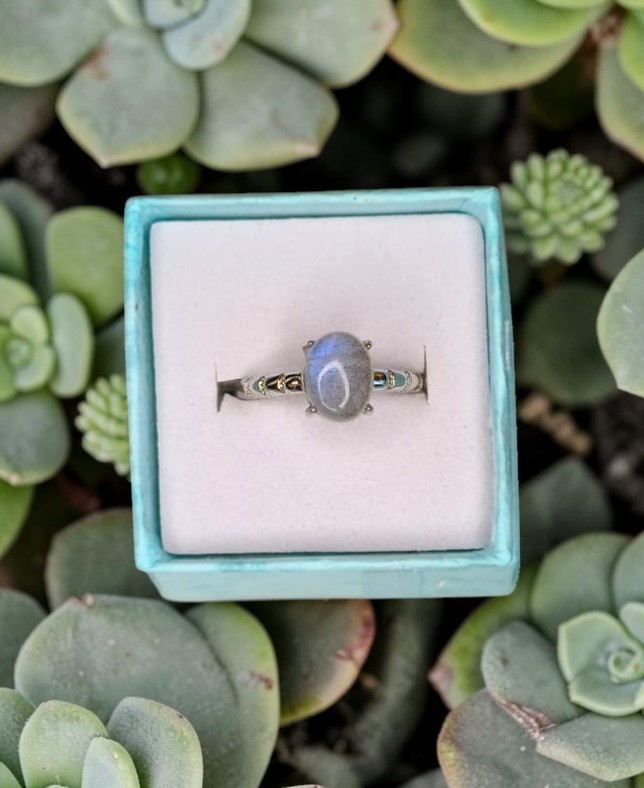 Anello Royal – Labradorite Naturale | Scudo di Protezione e Magia Interiore