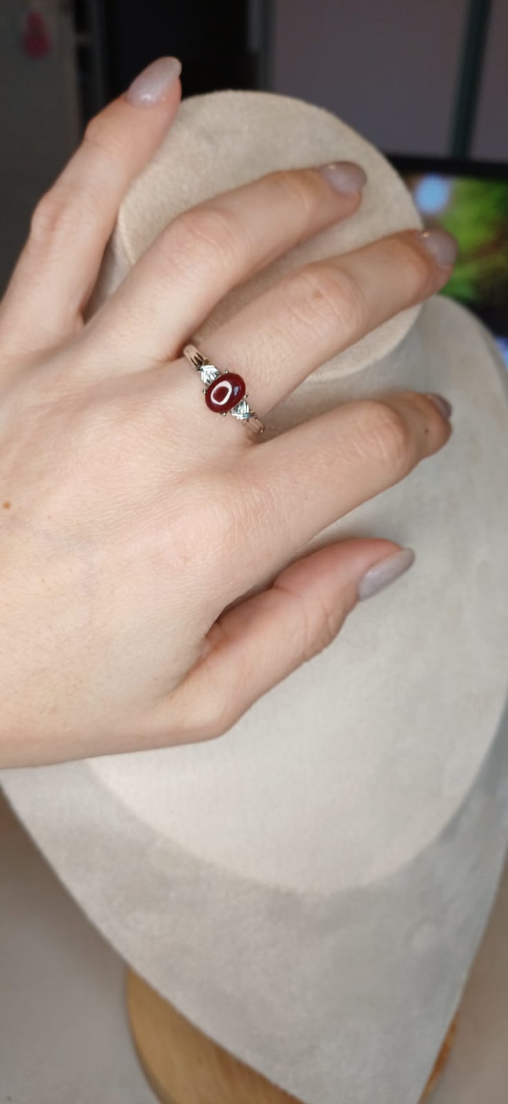 Anello Royal – Granato Naturale | Energia, Forza e Determinazione - immagine 2