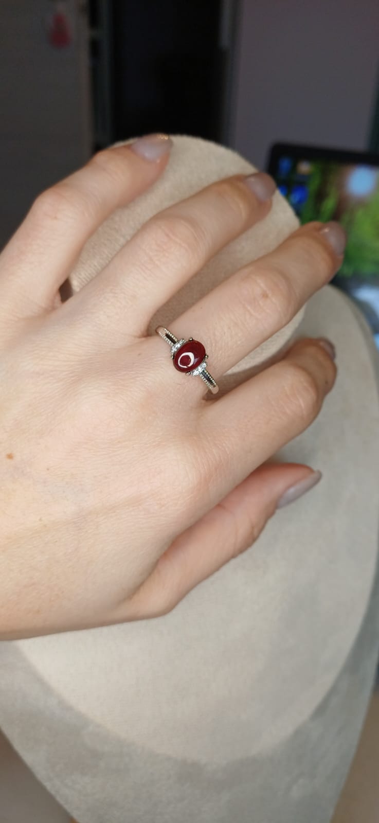 Anello Royal – Granato Naturale | Energia, Forza e Determinazione - immagine 2