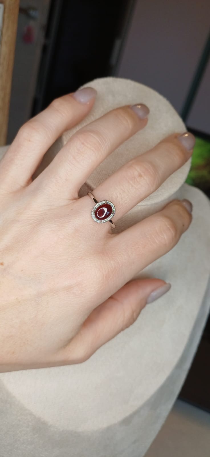 Anello Royal – Granato Naturale | Energia, Forza e Determinazione - immagine 2