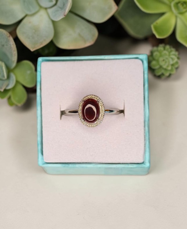 Anello Royal – Granato Naturale | Energia, Forza e Determinazione