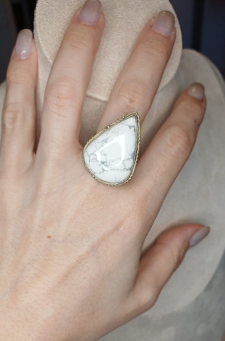 Anello Modello Vintage con Howlite Bianca Naturale - immagine 2