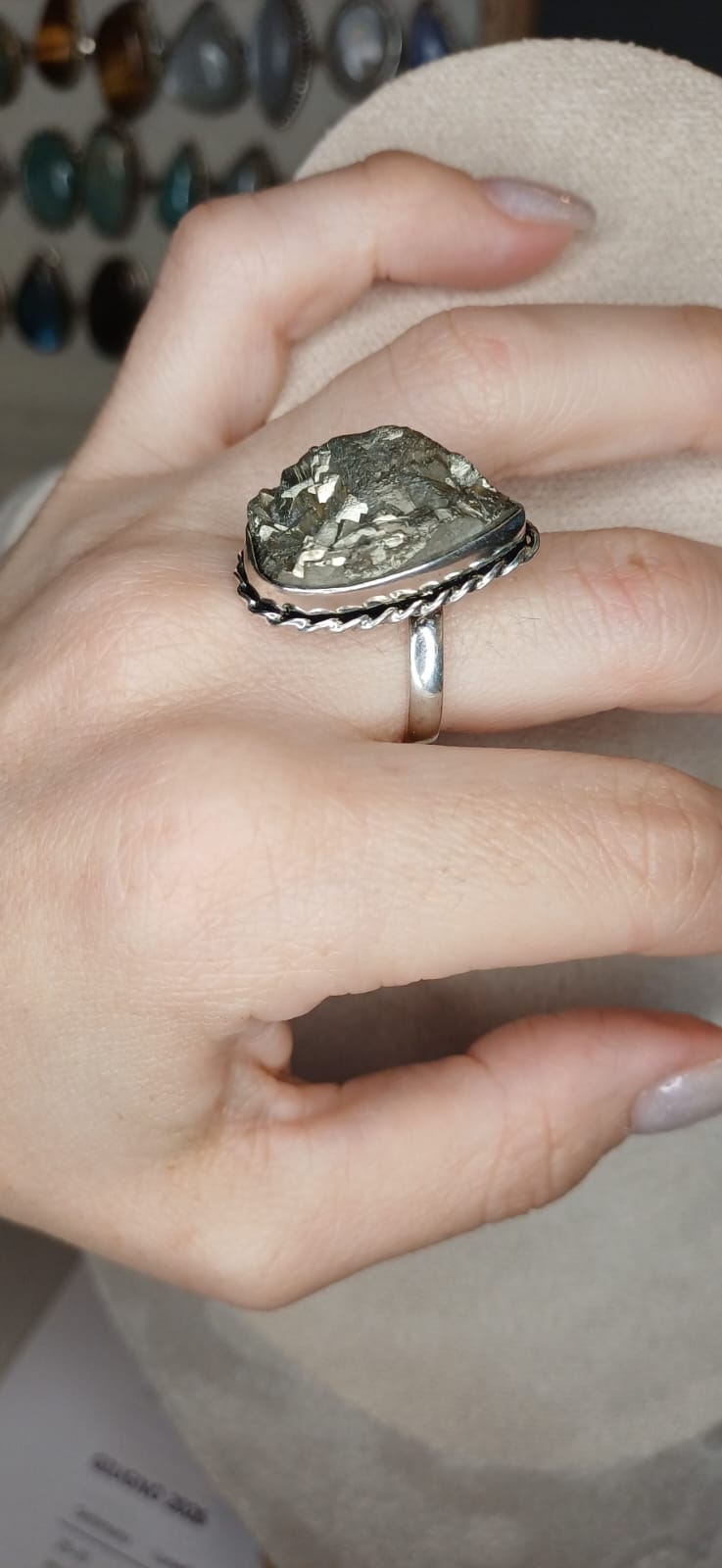 Anello Modello Vintage con Pirite - Bagliore Solare - immagine 2