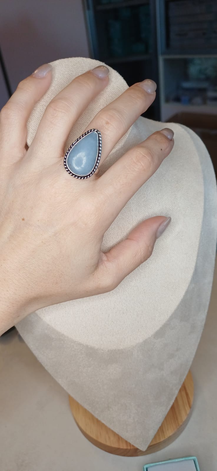 Anello Modello Vintage con Angelite - Ali di Luce - immagine 2