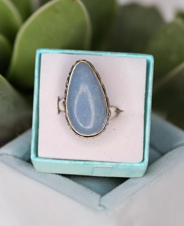 Anello Modello Vintage con Angelite - Ali di Luce