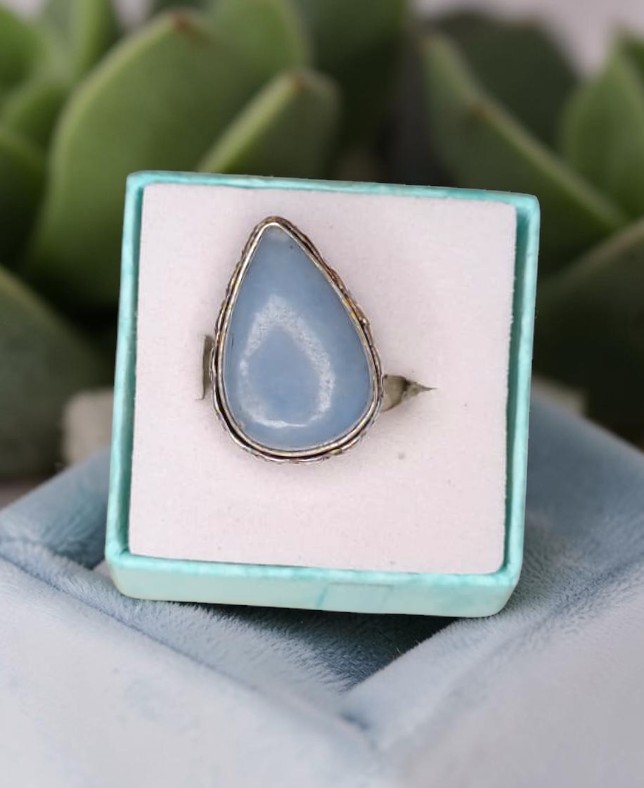 Anello Modello Vintage con Angelite - Ali di Luce