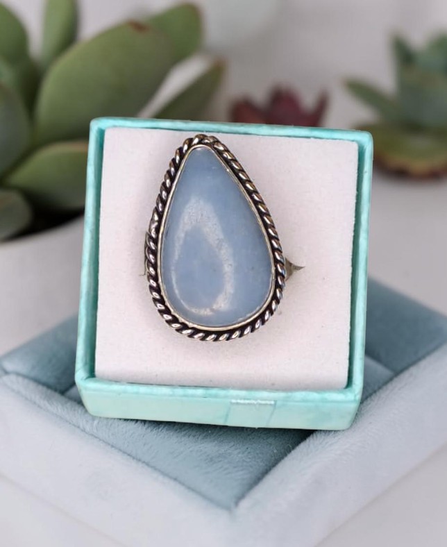 Anello Modello Vintage con Angelite - Ali di Luce