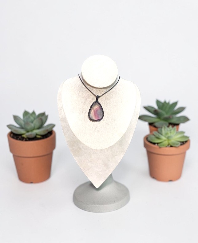 Ciondolo Artigianale in Macramè con Fluorite: Intuizione e Concentrazione - immagine 2