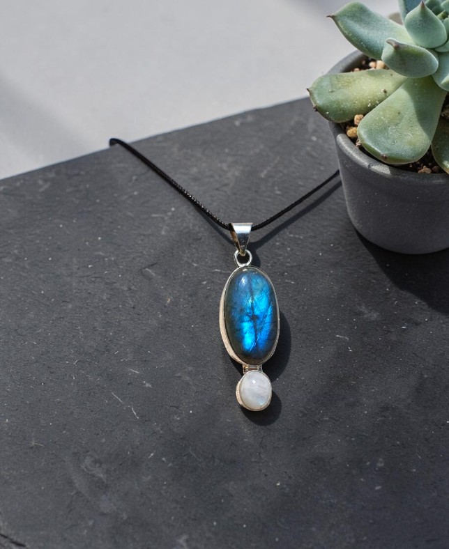 Ciondolo con Labradorite e Labradorite Bianca: Magia e Protezione - immagine 2
