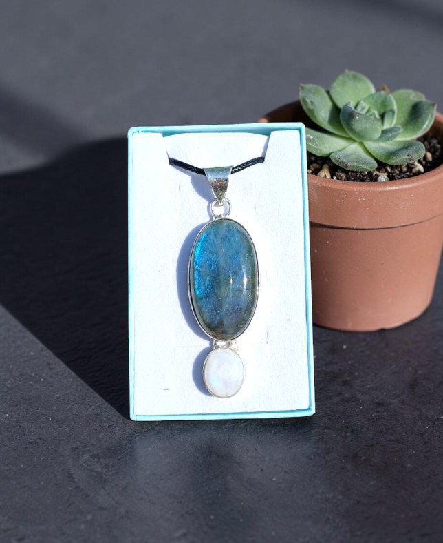 Ciondolo con Labradorite e Labradorite Bianca: Magia e Protezione