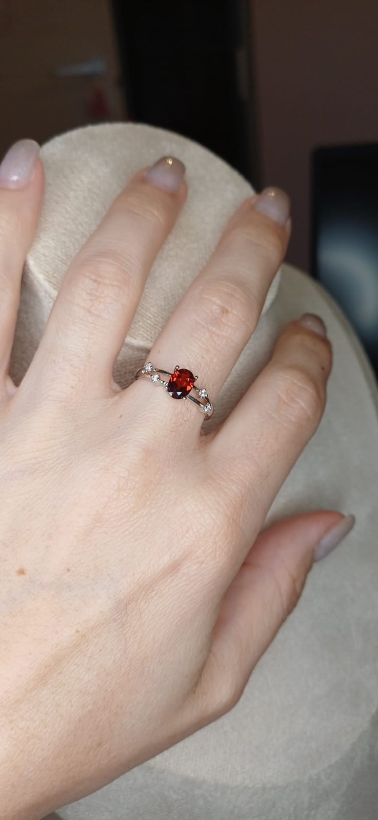 Anello Royal – Granato Naturale | Energia, Forza e Determinazione - immagine 2