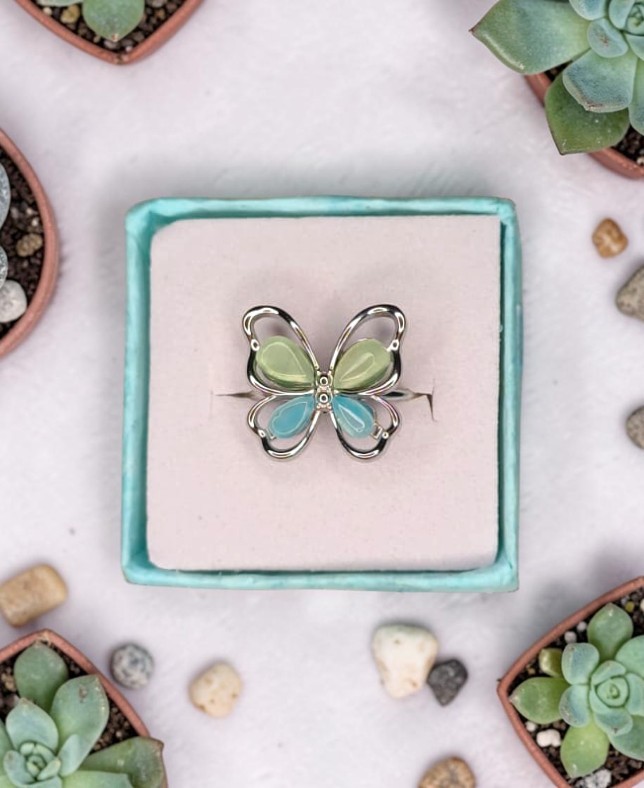 Anello "Flutter" – Farfalla in Acciaio Inossidabile e Occhio di Gatto