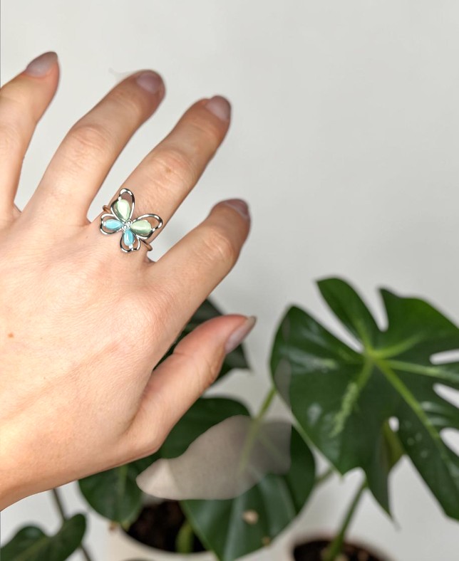 Anello "Flutter" – Farfalla in Acciaio Inossidabile e Occhio di Gatto - immagine 3