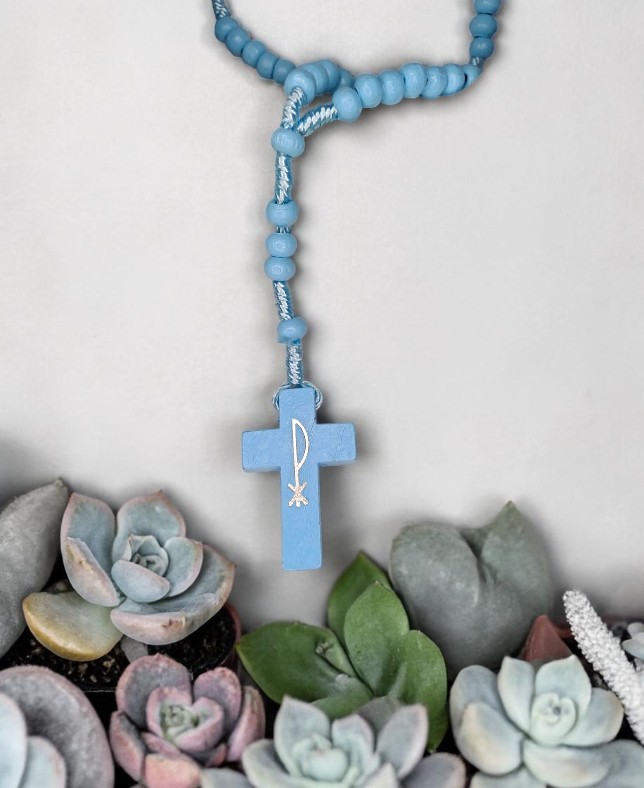 Rosario da Polso in Legno d'Olivo Azzurro – Artigianato Originale di Medjugorje - immagine 2