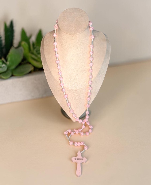 Rosario Artigianale Medjugorje in Corda Annodata – Bianco e Rosa con Croce in Legno - immagine 2