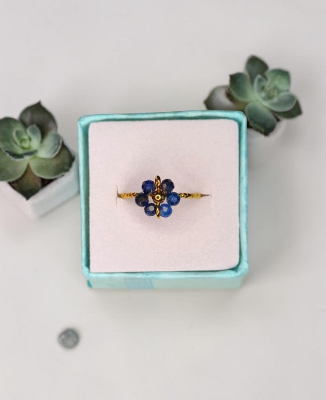 Anello "Petali di Cielo" – Fiore in Lapislazzuli