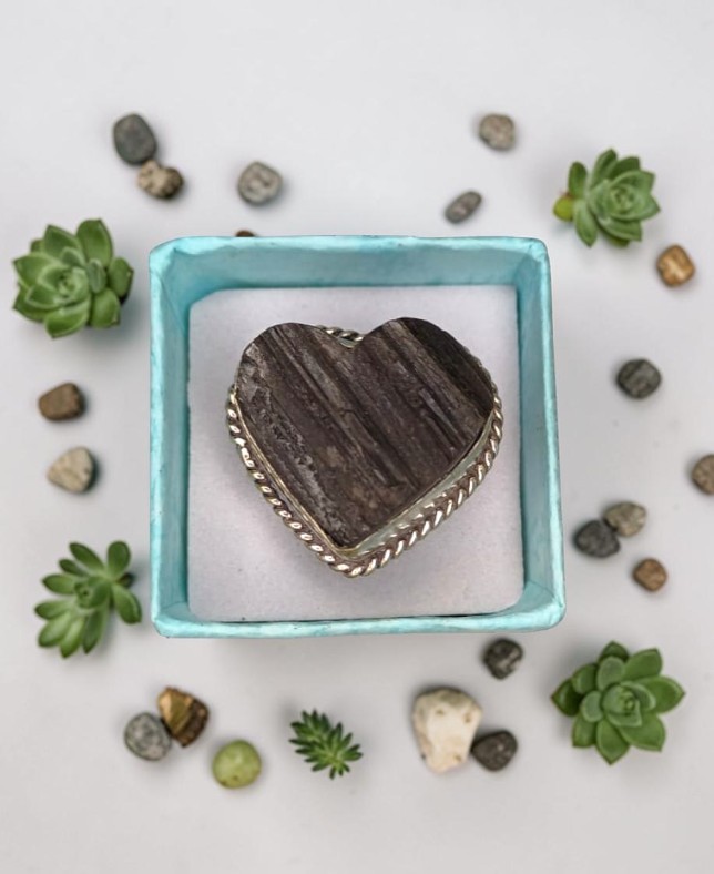 Anello Vintage "Cuore Protetto" in Tormalina Naturale ( Numero 1 )