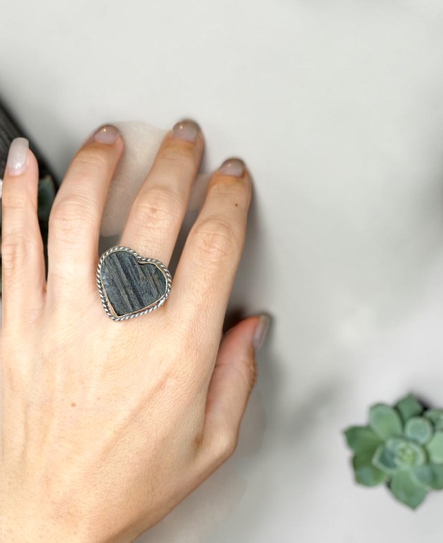 Anello Vintage "Cuore Protetto" in Tormalina Naturale ( Numero 4 ) - immagine 2